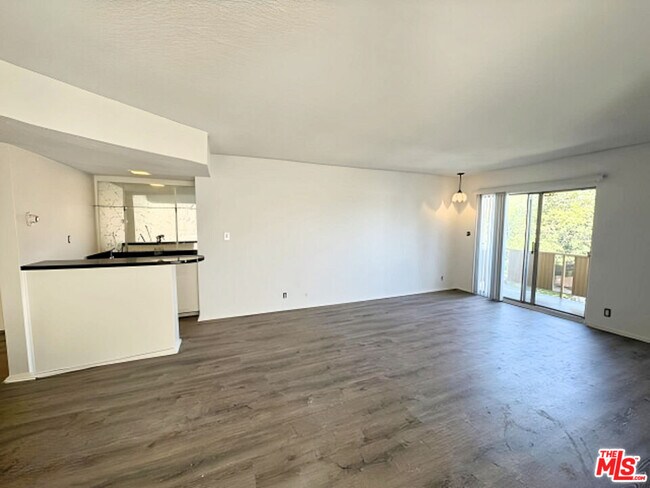 Building Photo - 1541 Laurel Ave