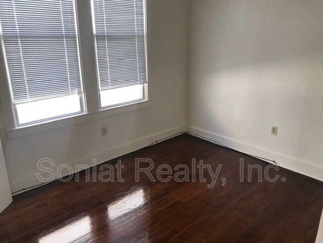 Building Photo - 112 N Bernadotte St