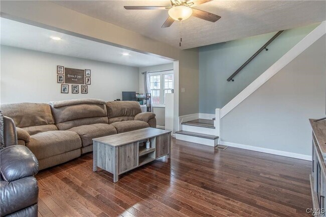 Building Photo - 215 Francis St