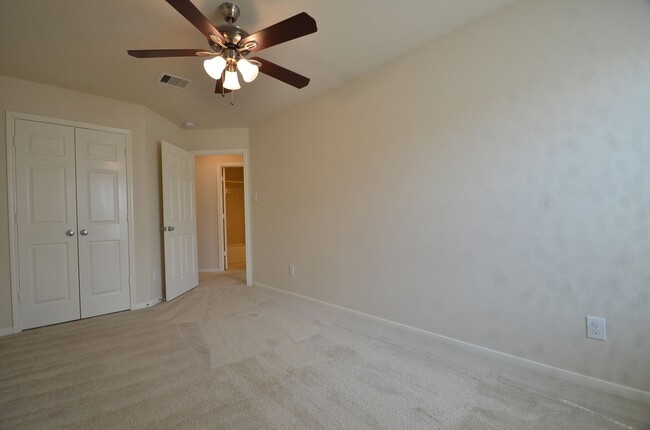 Building Photo - Gorgeous Townhome on a Golf Course!!!!