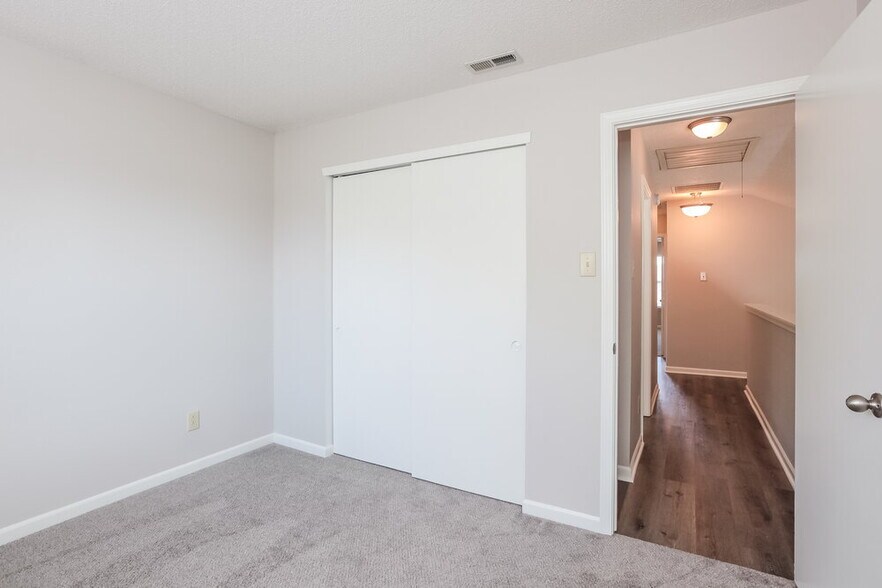 Building Photo - 10711 Glenayr Dr