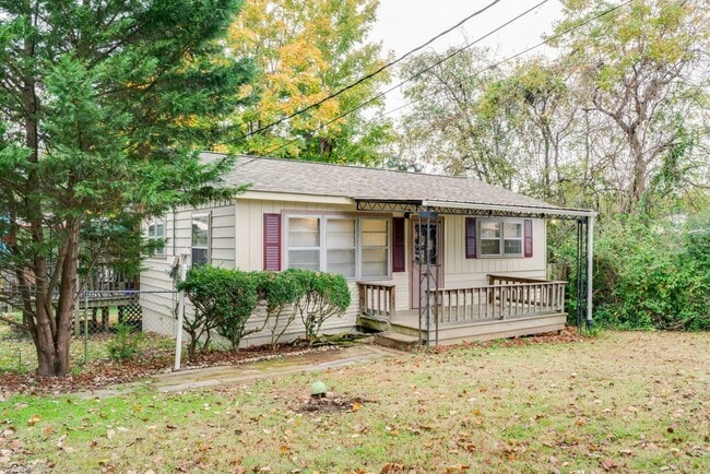 Building Photo - Cozy 2 Bed/1 Bath House, Park Like Setting, Pet Friendly, Fenced Yard