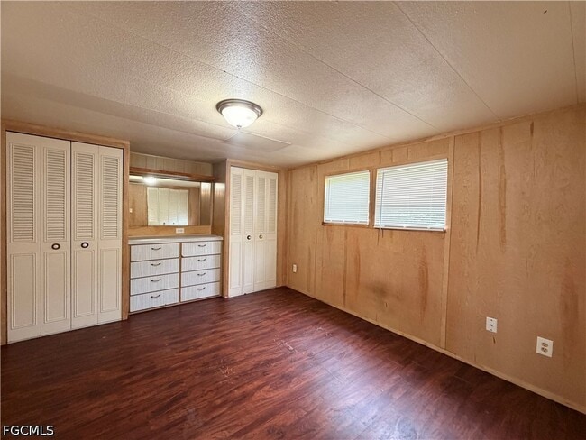 Building Photo - 7847 Suncoast Dr