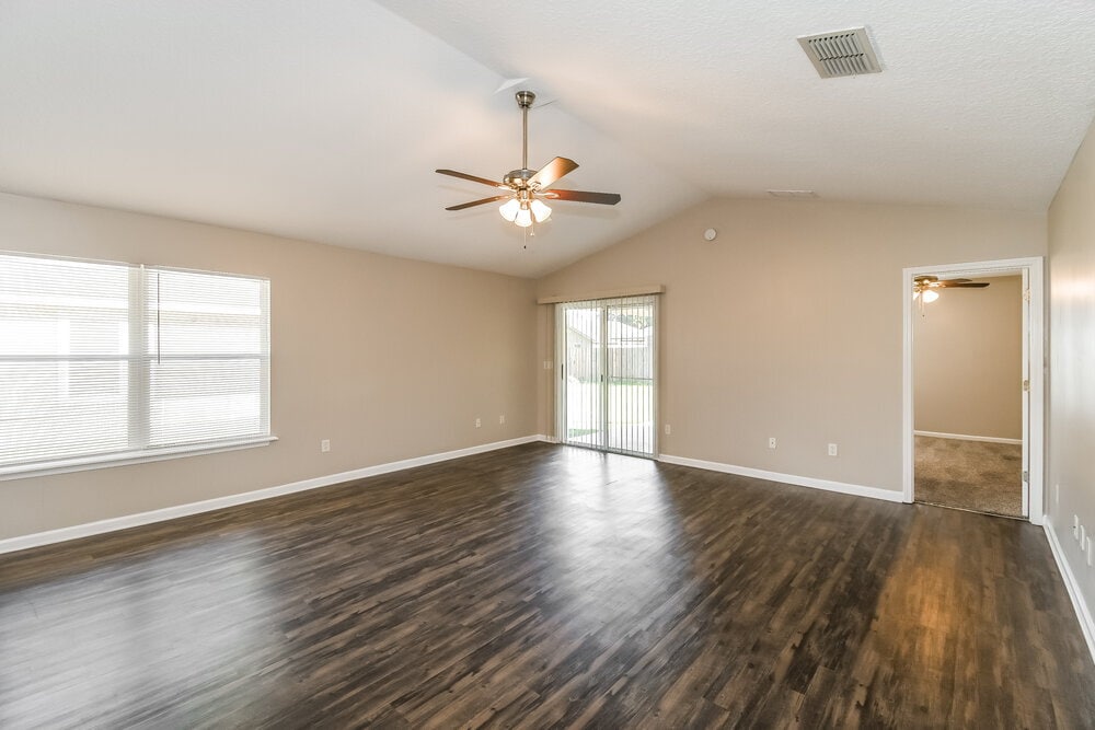 Building Photo - 1321 Spruce St