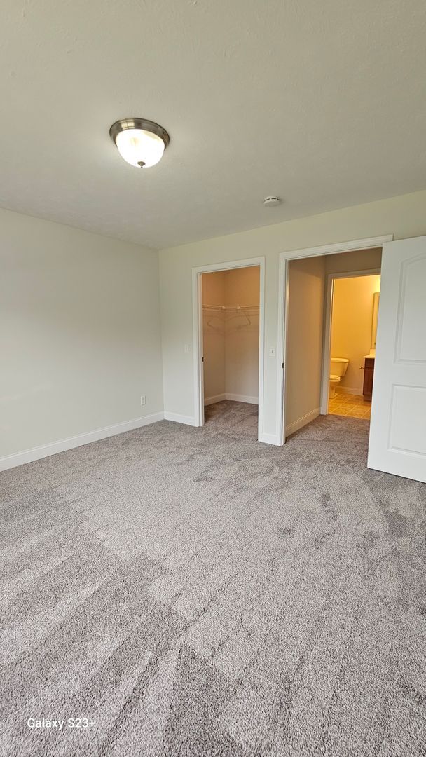 Building Photo - Move in Special!