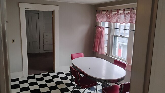 Building Photo - 26 E Mechanic St