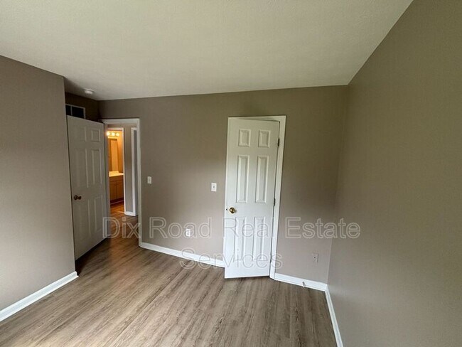 Building Photo - 307 Park Dr