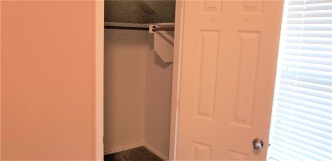 Building Photo - 15537 Gatehouse Dr