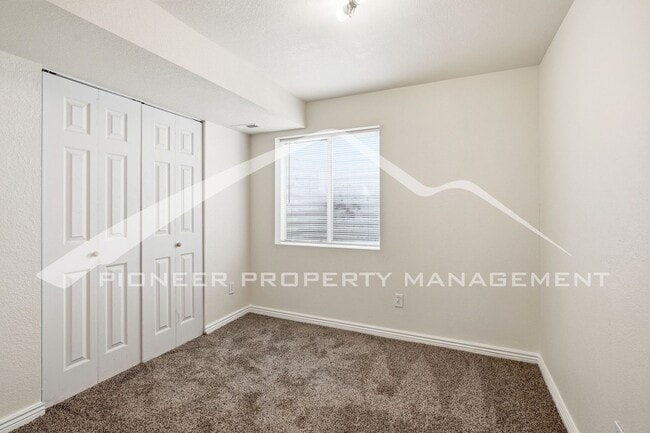 Building Photo - Spacious Home with Central AC and Fenced Yard