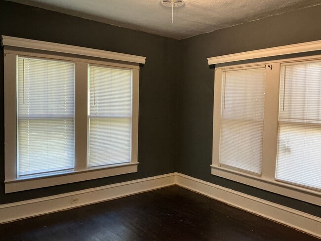 Building Photo - 623 N Nicholls St