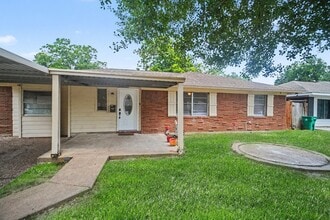 Building Photo - 2121 Hickory Ln