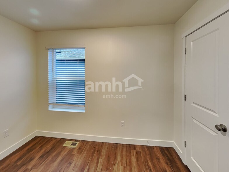 Building Photo - 8429 48th Pl NE