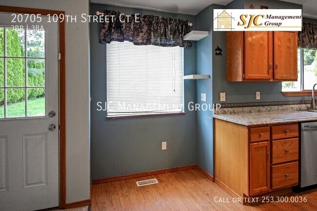 Building Photo - Beautiful 3 bedroom, 2.5 bath, 1800 sq ft ...