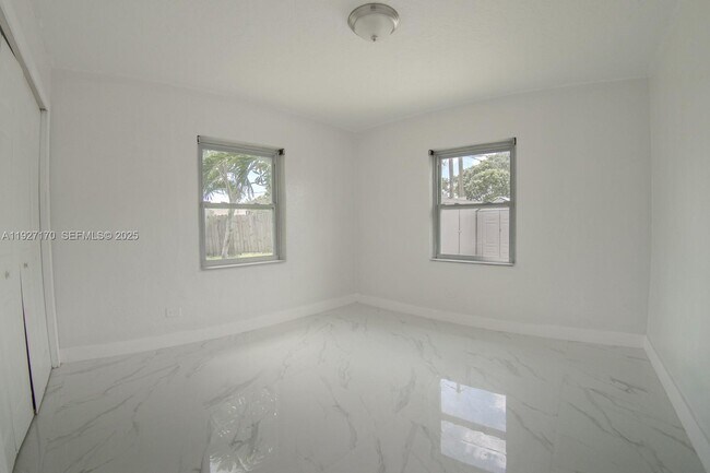 Building Photo - 14920 Garfield Dr