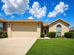 Building Photo - Freshly Updated, Move-In Ready, and Waiting for You!