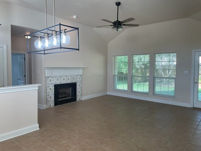 Building Photo - 1205 Cimarron Ct