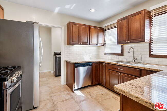 Building Photo - 2148 Prosser Ave