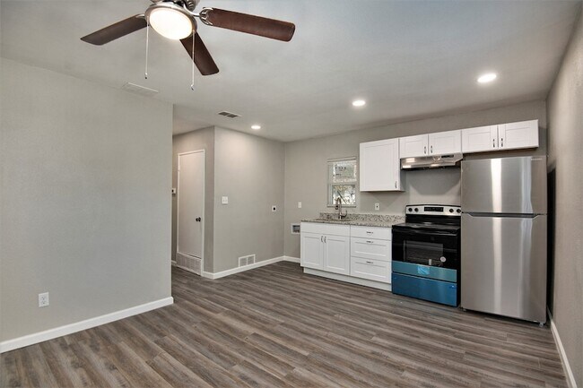 Building Photo - 408 Dawson Cir
