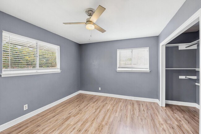 Building Photo - Modern Open Floor Plan
