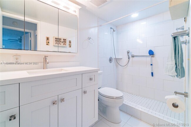 Building Photo - 7215 Miami Lakes Dr