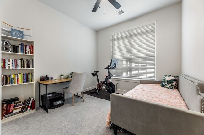 Building Photo - 5725 White Magnolia St.