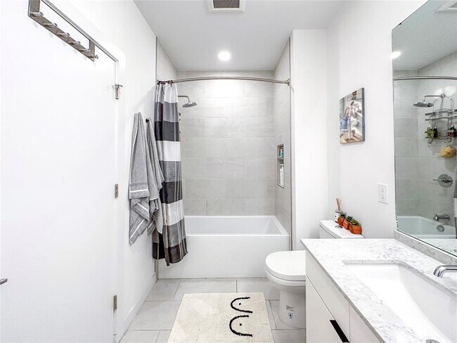 Building Photo - 900 S 1st St