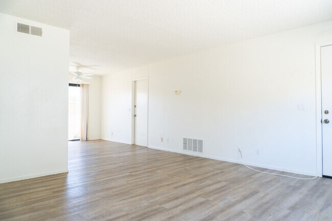 Building Photo - PLACE-1024 W Atkins Ave
