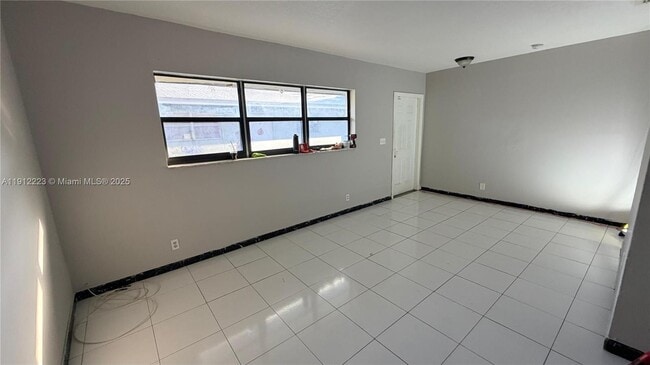 Building Photo - 581 Kathy Ln