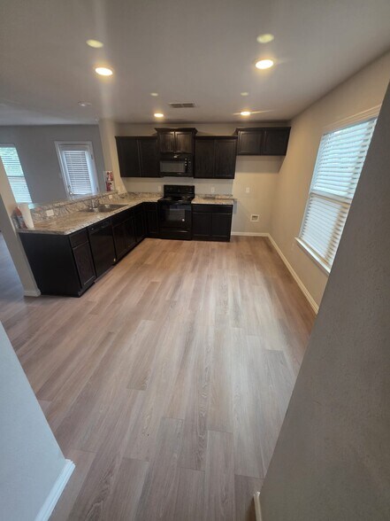 Building Photo - 1336 Glen Garden Dr