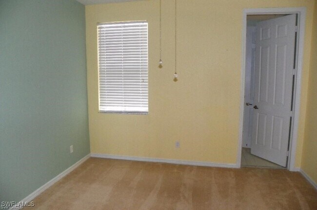 Building Photo - 1400 Mariposa Cir
