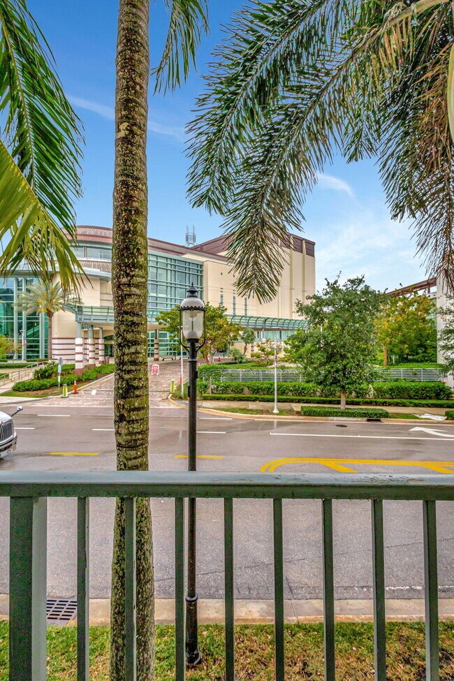 Building Photo - 780 S Sapodilla Ave