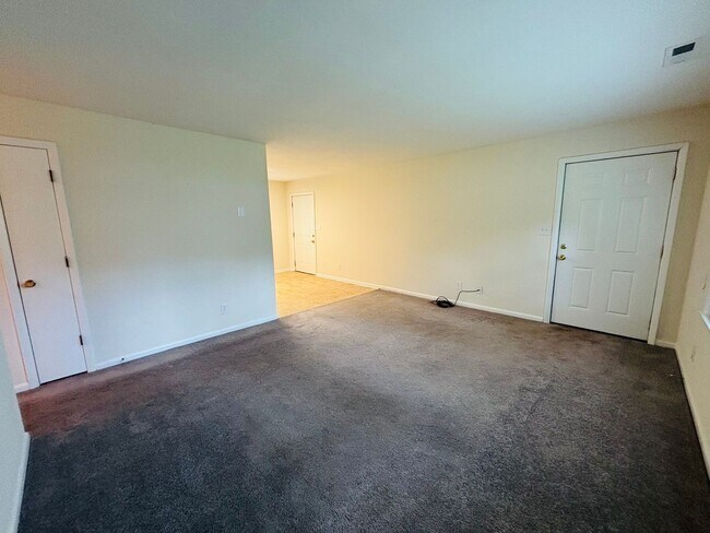 Building Photo - 100 Edgewood Ln