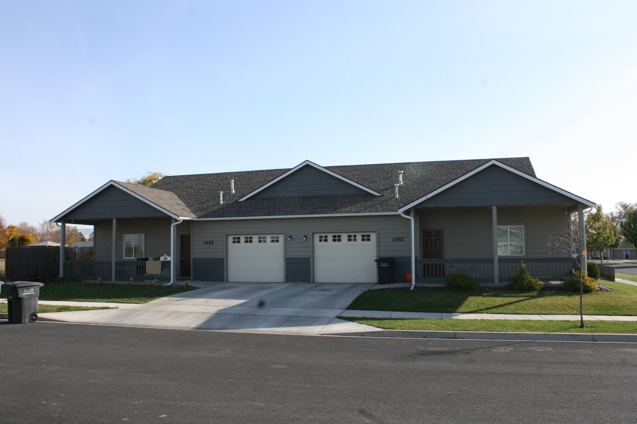 Building Photo - 1457 artesia st