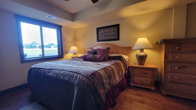 Building Photo - Spacious Apartment on Lake Hatcher **Rent ...