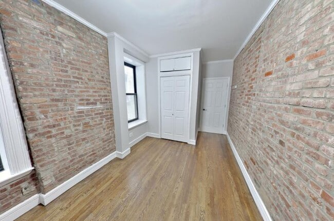 Building Photo - 336 E 18th St