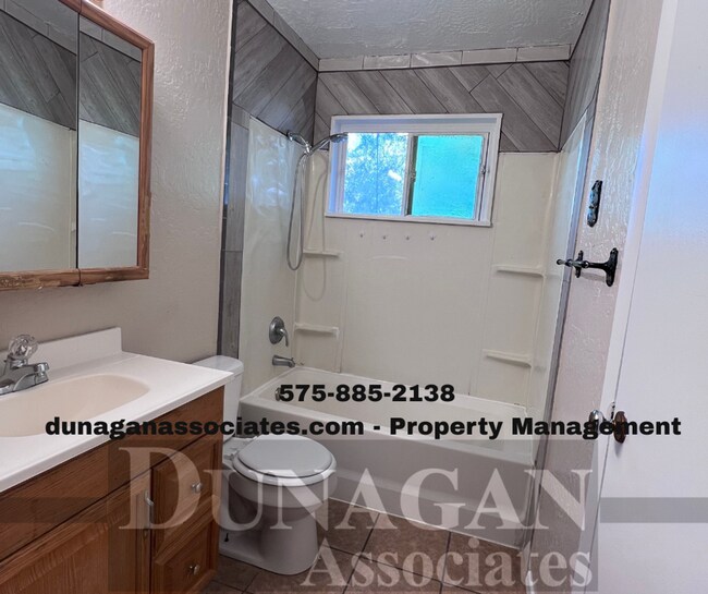 Building Photo - Spacious 3 bed,  1 1/2 bath