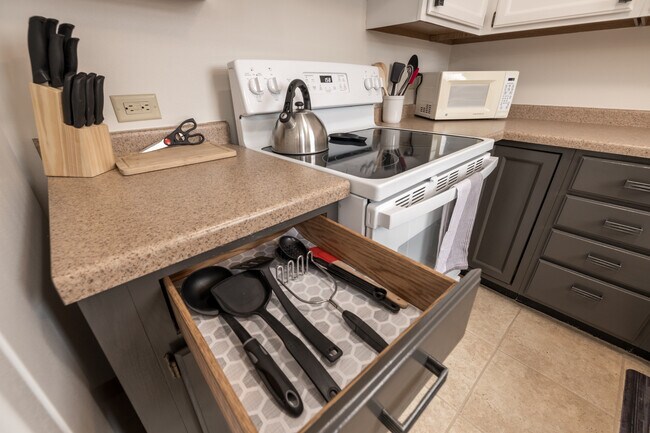 Building Photo - 348 Willow Grove Dr