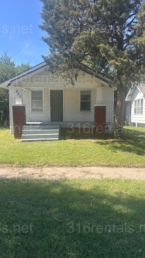 Primary Photo - $825 - 2 bed 1 bath - Single Family Home