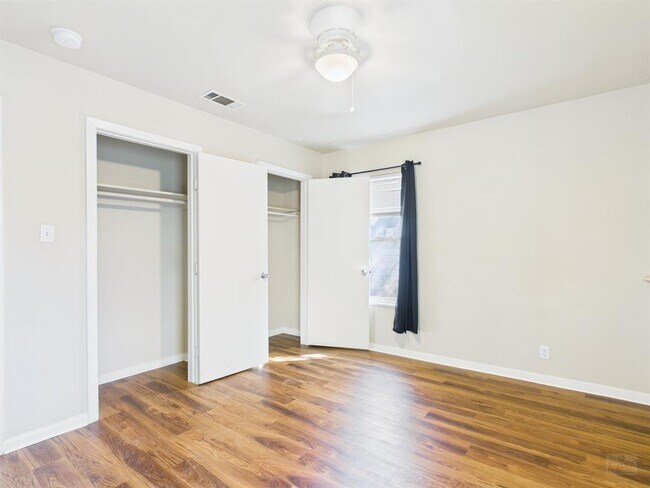 Building Photo - 1411 Kamar Dr