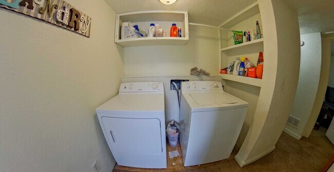 Building Photo - 512 Bluemont Ave