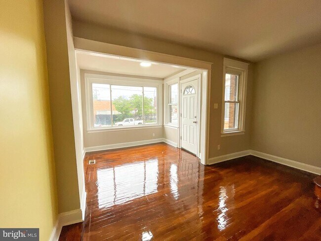 Building Photo - 6818 Wyncote Ave