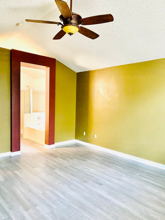 Master Bedroom w/ceiling fan - 17065 Foxton Dr