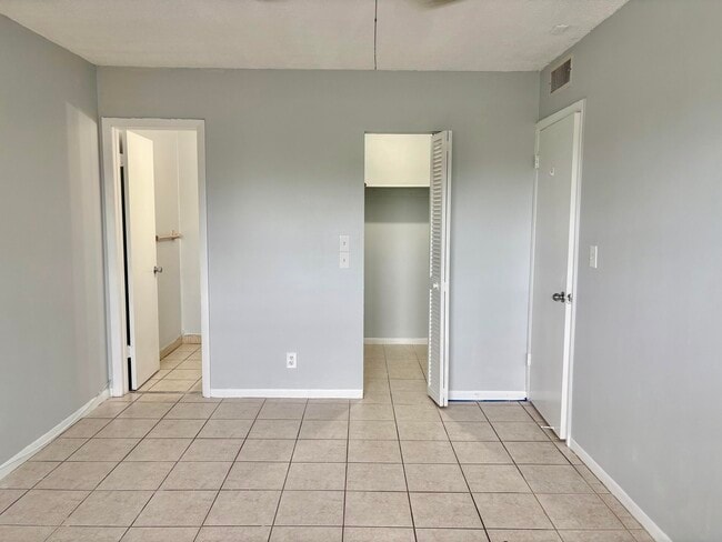 Building Photo - 5300 Washington St