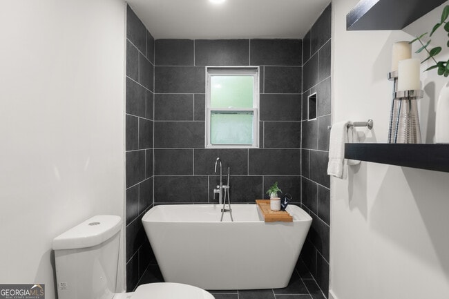 Building Photo - 1180 Fleming St