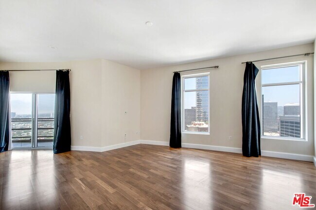 Building Photo - 1 W Century Dr