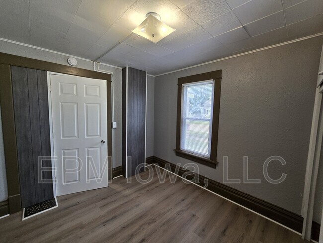 Building Photo - 716 Fowler St