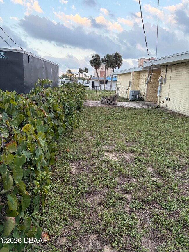 Building Photo - 2537 Coral Way W