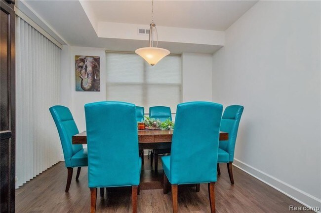 Building Photo - 1220 Diamond Court