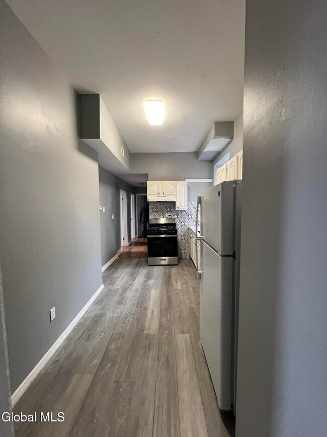 Building Photo - 613 Clinton Ave