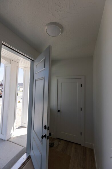 Building Photo - 4514 E Silver Moon Dr